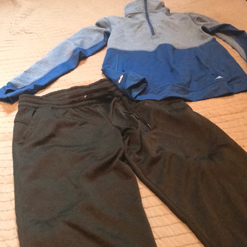 Both. Pants are men's medium and shirt is medium